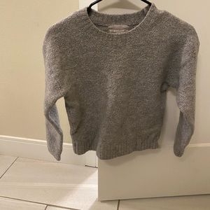 Everlane gray sweater fits like a small